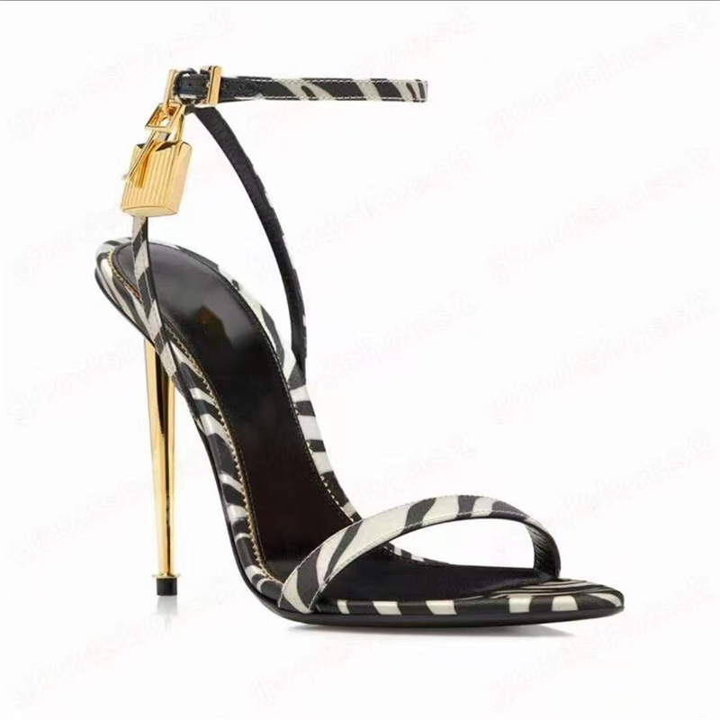 Buckle Strap Solid Color Key L - Platform Mule Heel recension och pris